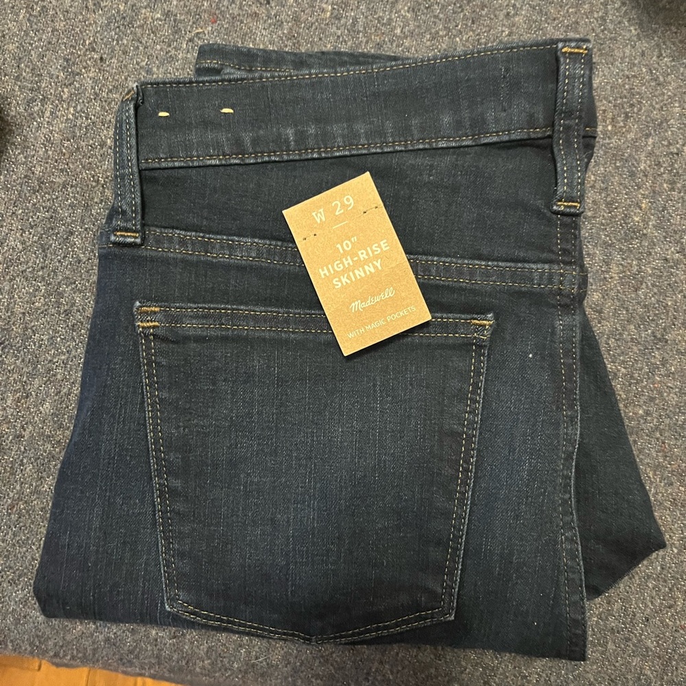 Madewell 10” high rise skinny. Brand new. Took tags off and washed once. Size 29